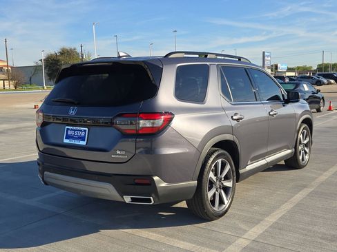 Used 2024 Honda Pilot Touring image 3