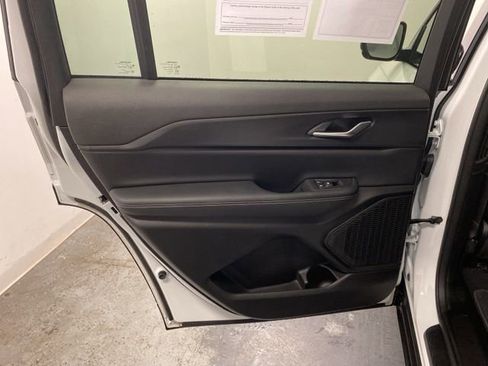 Used 2023 Jeep Grand Cherokee L Laredo image 23