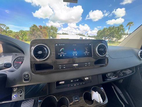 Used 2023 Mercedes-Benz Sprinter 3500 image 37