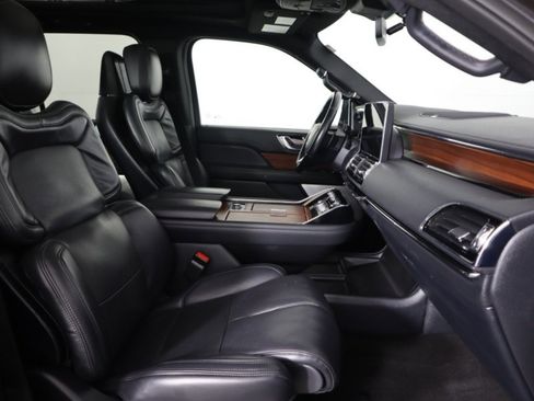 Used 2023 Lincoln Navigator L Reserve AWD/4WD image 7