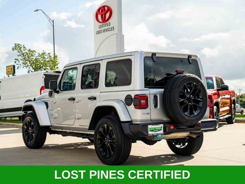 Used 2024 Jeep Wrangler Unlimited Sahara AWD/4WD image 3