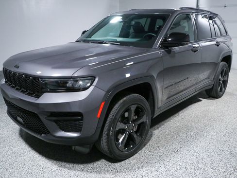 Used 2023 Jeep Grand Cherokee Altitude AWD/4WD image 33