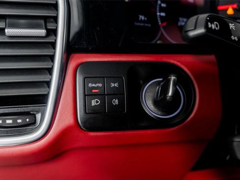 Used 2023 Porsche Cayenne Platinum Edition image 51