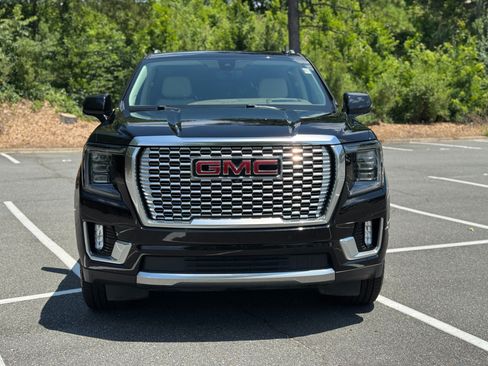 Used 2021 GMC Yukon Denali w/ Denali Ultimate Package AWD/4WD image 2