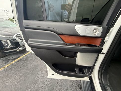 Used 2020 Lincoln Navigator Reserve w/ Equipment Group 208A Reserve AWD/4WD image 18