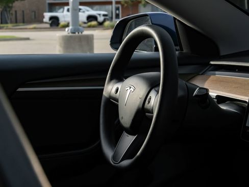 Used 2022 Tesla Model 3 Long Range AWD/4WD image 14