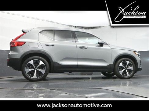 Certified 2025 Volvo XC40 B5 Core w/ Protection Package Premier image 40