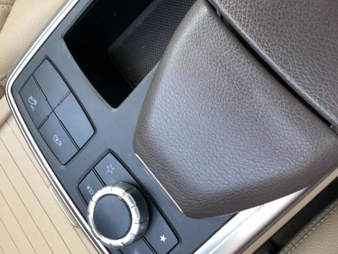 Used 2014 Mercedes-Benz GL 450 4MATIC image 32