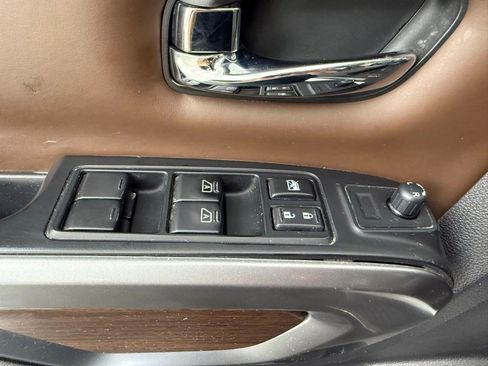 Used 2019 Nissan Titan Platinum Reserve w/ Platinum Utility Package AWD/4WD image 16