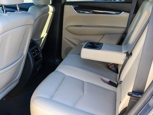 Used 2018 Cadillac XT5 AWD image 14