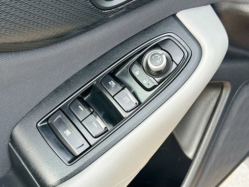 Used 2020 Subaru Outback Premium image 8