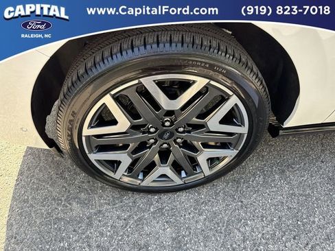 Certified 2025 Ford Expedition Max Platinum w/ Platinum Ultimate Package AWD/4WD image 13