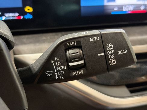 Used 2023 BMW X7 xDrive40i w/ Premium Package image 32