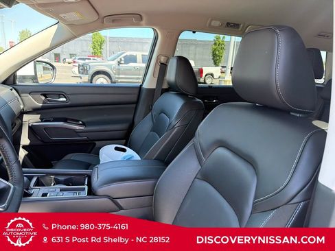 Certified 2024 Nissan Pathfinder SL FWD image 13