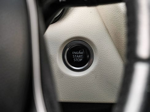 Used 2020 Toyota Corolla XLE image 21