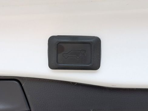 Used 2023 Toyota RAV4 XLE Premium image 14