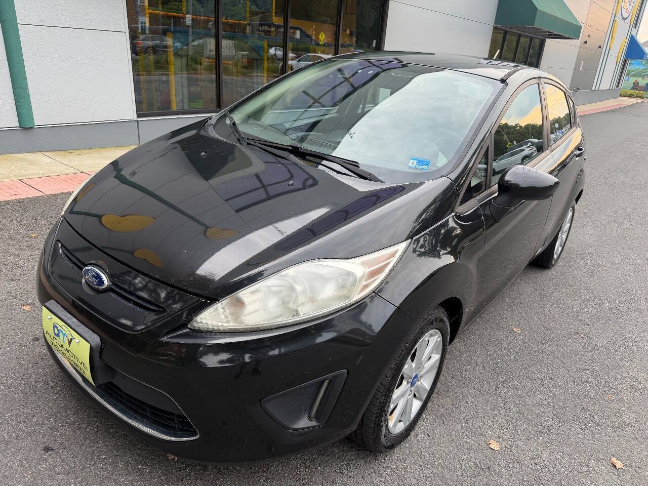 Used 2012 Ford Fiesta SE FWD image 2