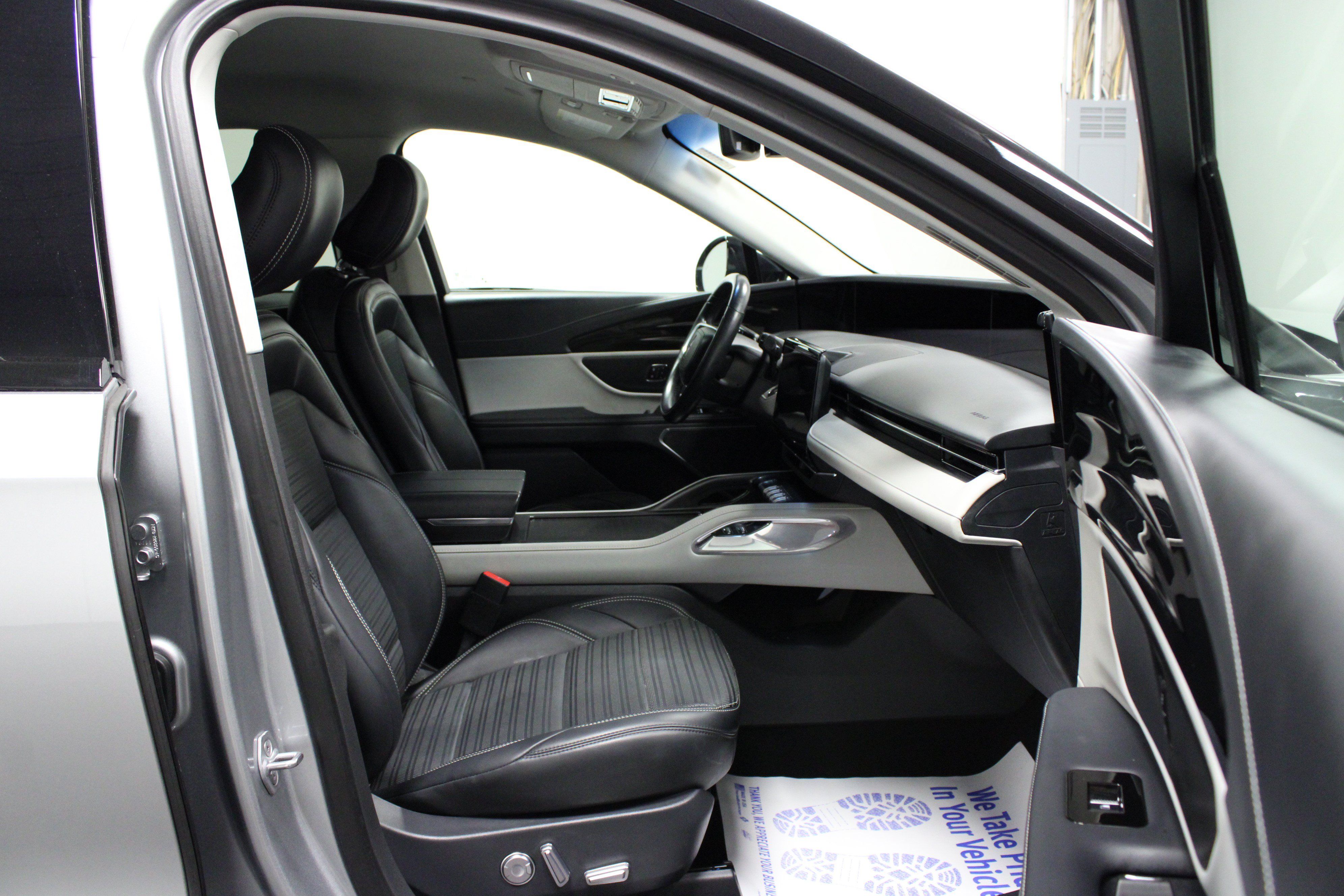 Used 2024 Lincoln Nautilus Reserve AWD/4WD image 16
