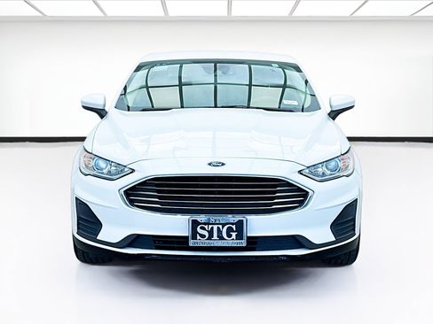 Used 2019 Ford Fusion SE image 2