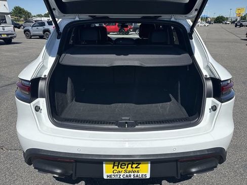 Used 2025 Porsche Macan AWD/4WD image 24