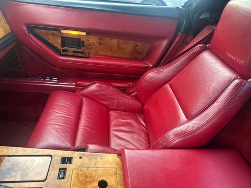 Used 1987 Chevrolet Corvette Convertible image 15