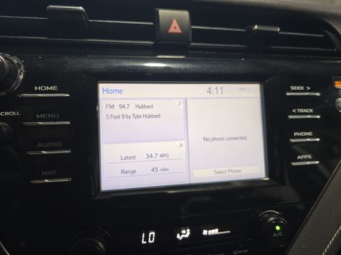 Used 2019 Toyota Camry SE FWD image 21