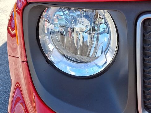 Certified 2023 Jeep Renegade Latitude image 9