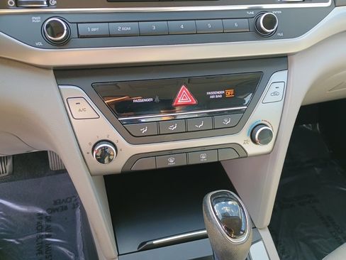 Used 2017 Hyundai Elantra SE image 29