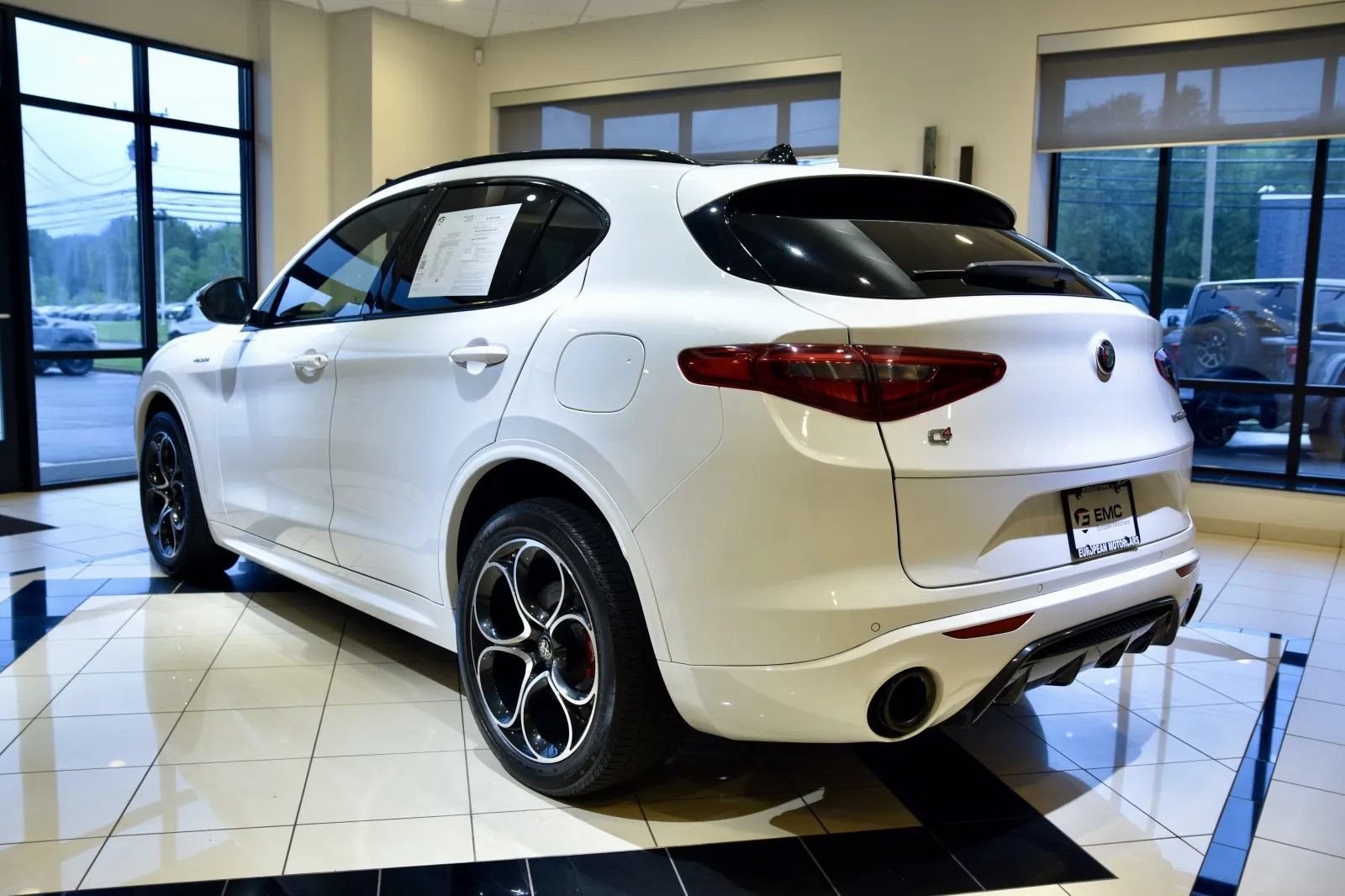 Used 2023 Alfa Romeo Stelvio Veloce AWD/4WD image 4