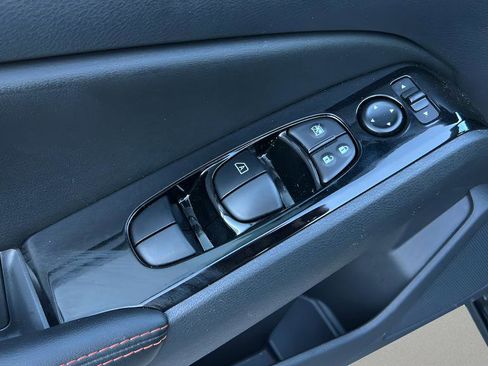 Used 2025 Nissan Altima 2.5 SR image 9