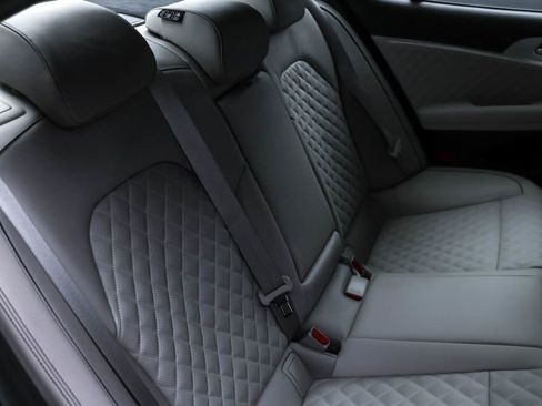 Used 2023 Genesis G70 3.3T w/ Sport Prestige Package image 29