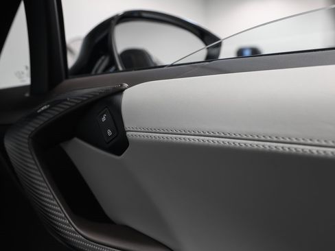 Used 2019 BMW i8 image 25