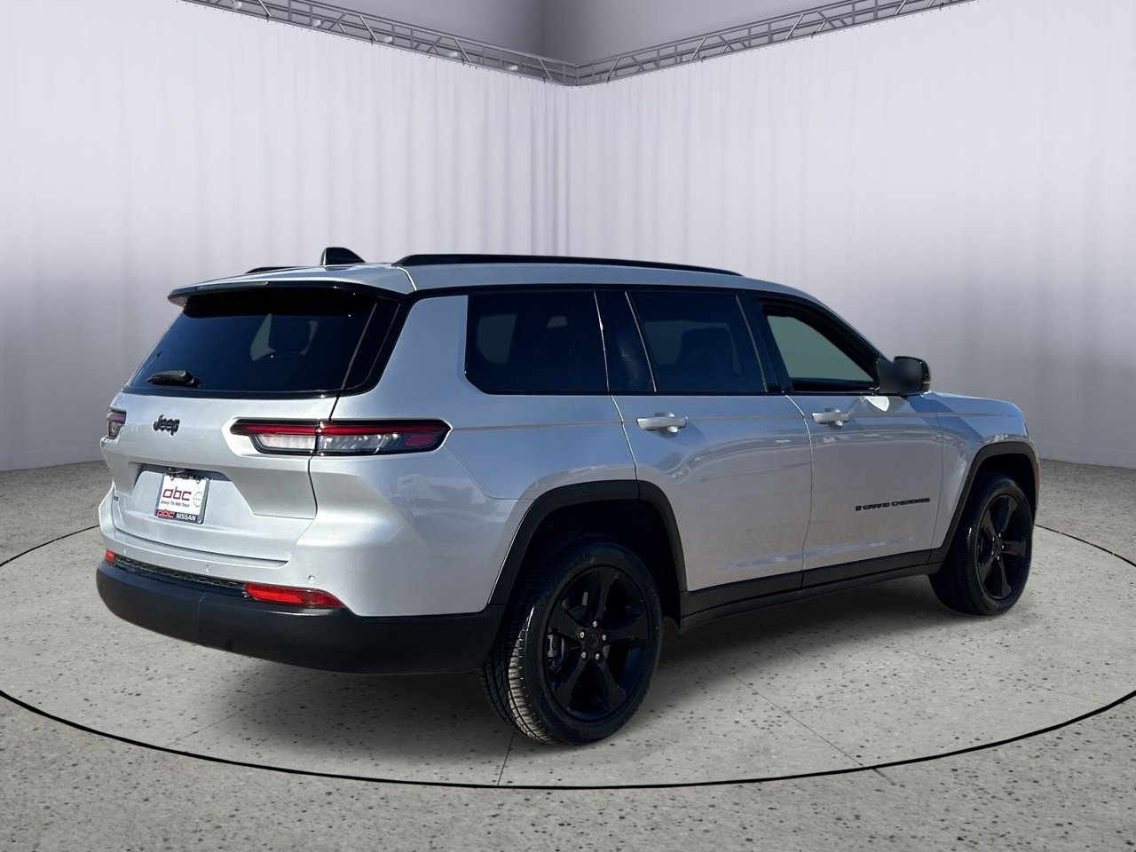 Used 2022 Jeep Grand Cherokee L Laredo RWD image 9