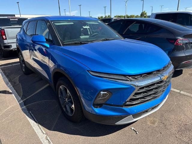 Used 2025 Chevrolet Blazer LT FWD image 1