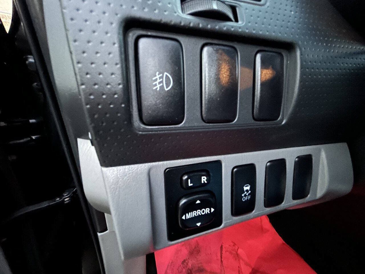 Used 2015 Toyota Tacoma PreRunner w/ SR5 Package RWD image 22