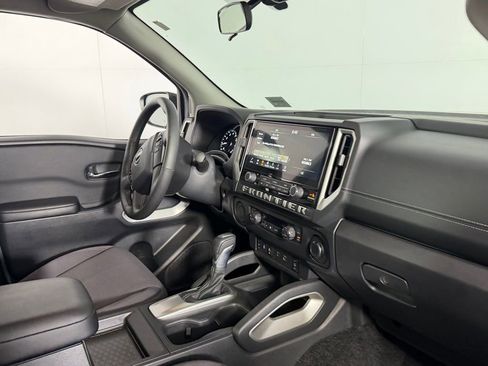 Used 2025 Nissan Frontier SV w/ SV Convenience Package RWD image 27