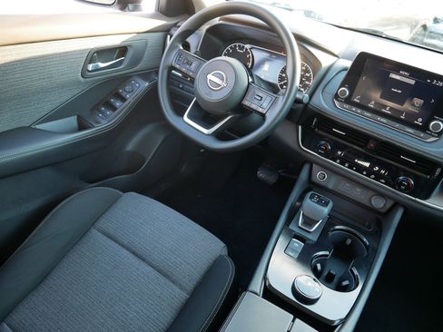 Certified 2022 Nissan Rogue SV image 9