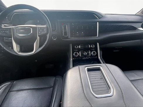 Used 2023 GMC Yukon XL Denali image 16