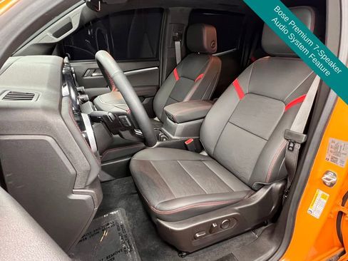 Used 2025 Chevrolet Colorado Z71 w/ Technology Package AWD/4WD image 4