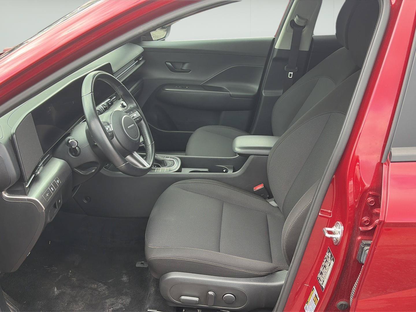 Used 2025 Hyundai Kona SEL FWD image 11
