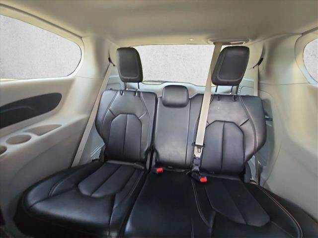 Used 2024 Chrysler Pacifica Touring-L FWD image 19