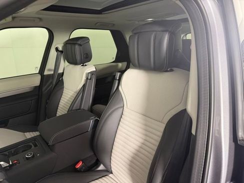 New 2026 Land Rover Discovery Limited Edition image 19