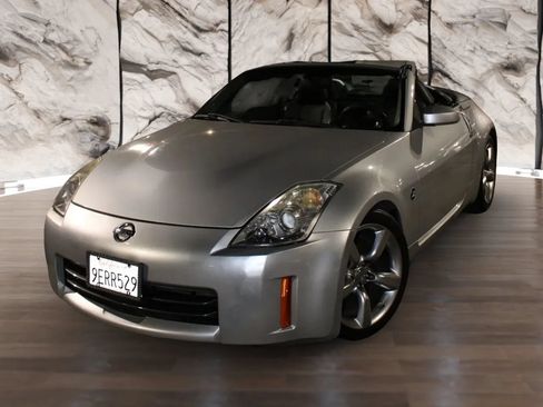 Used 2007 Nissan 350Z Touring RWD image 4