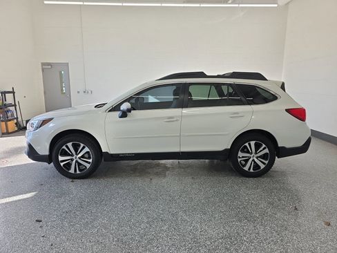 Used 2018 Subaru Outback 2.5i Limited image 2