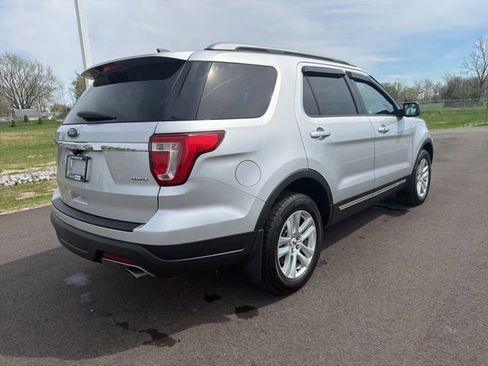 Used 2018 Ford Explorer XLT AWD/4WD image 7