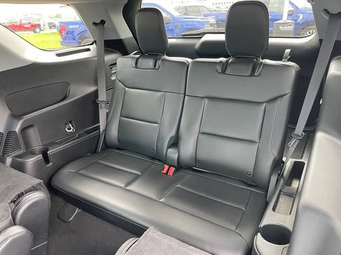Used 2024 Ford Explorer XLT w/ Equipment Group 202A AWD/4WD image 9