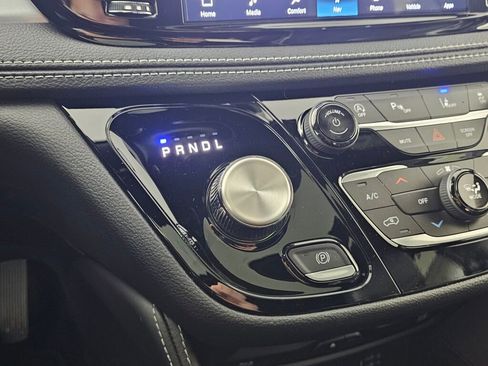 New 2026 Chrysler Pacifica Limited w/ Uconnect Theater Family Group image 31