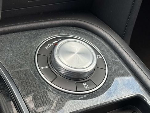 Used 2024 Nissan Armada SV AWD/4WD image 36