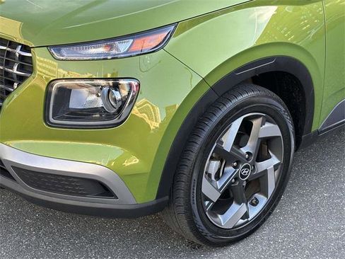 Certified 2024 Hyundai Venue SEL image 8