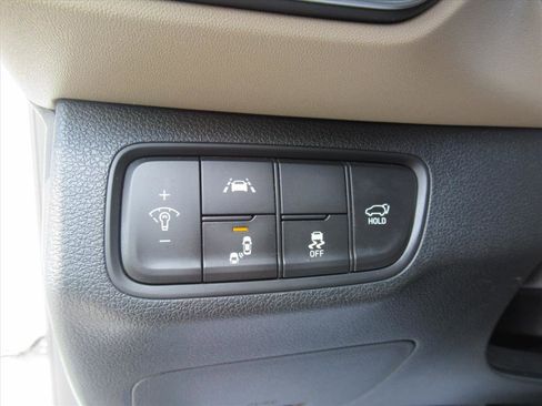 Used 2020 Hyundai Santa Fe SEL w/ Convenience + Premium Package image 17